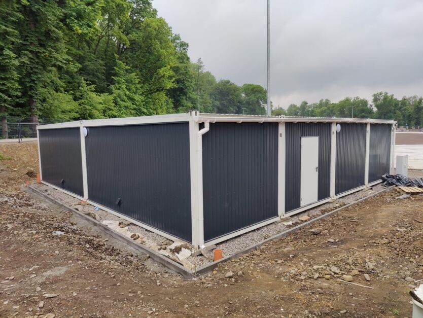 Praktyczny przewodnik: Budowa magazynu budowlanego z kontenera | Ultramodula Praktyczny przewodnik: Budowa magazynu budowlanego z kontenera | Ultramodula